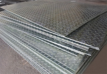 Thép tấm nhám có những đặc tính và ứng dụng gì?